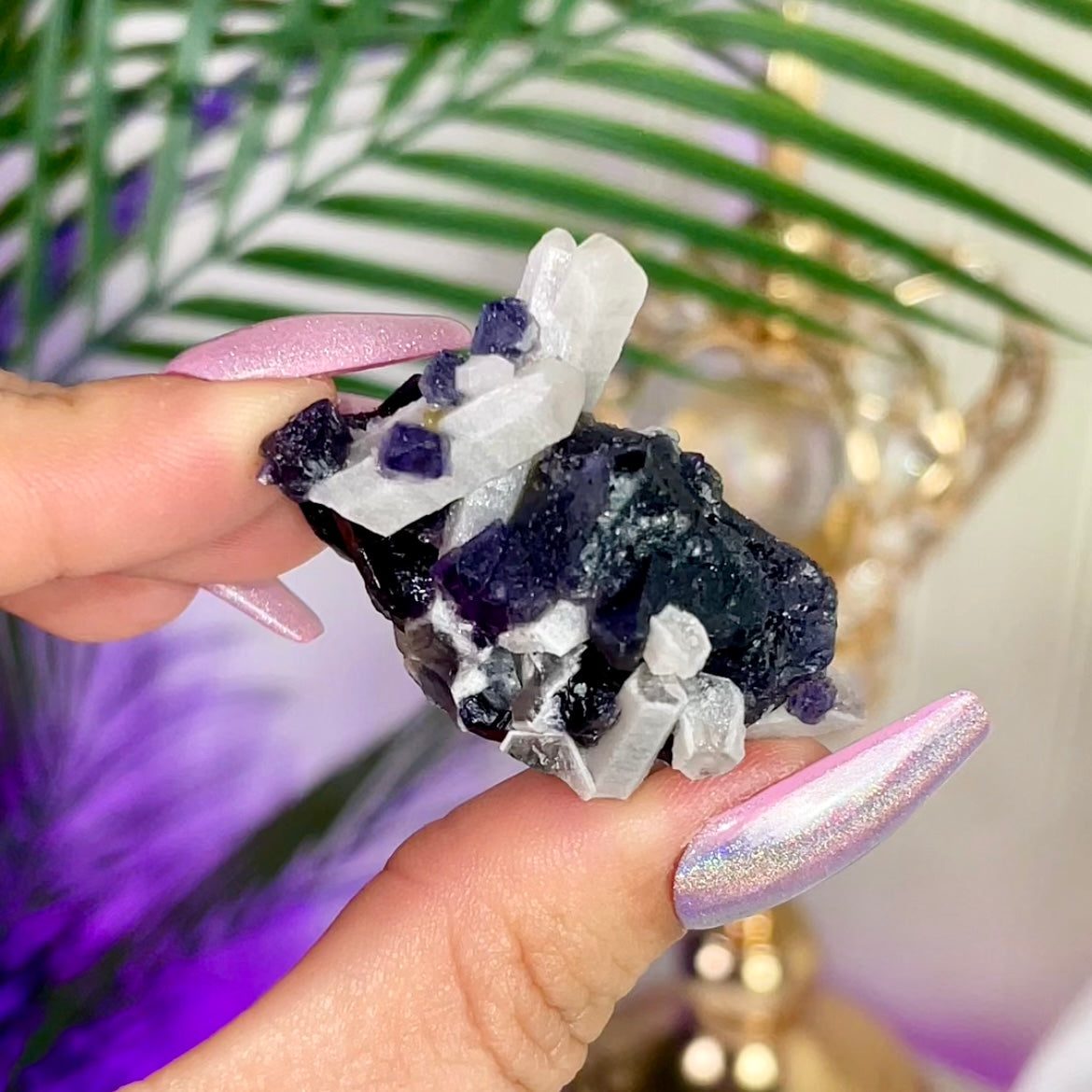 UV Reactive Fluorite on Quartz