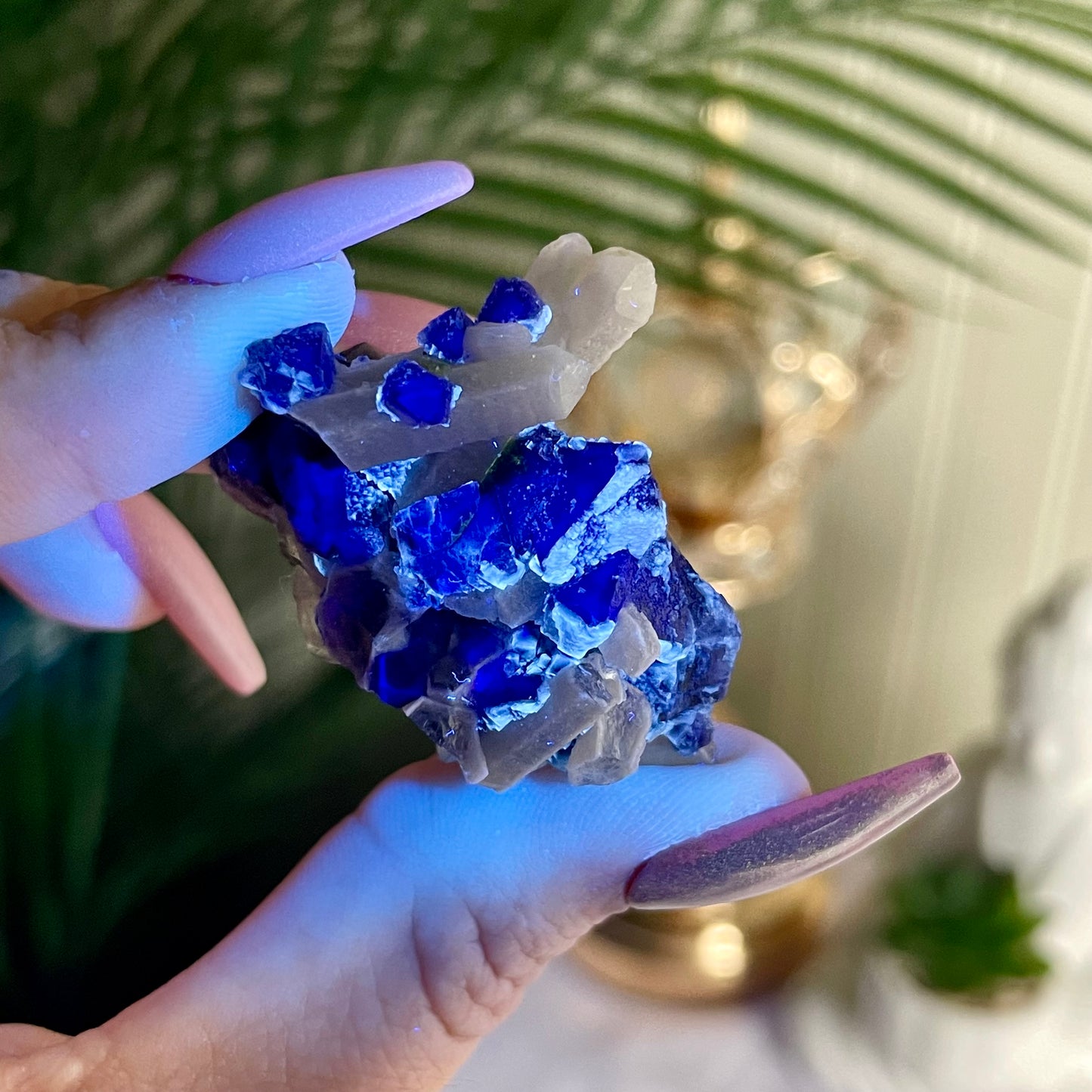 UV Reactive Fluorite on Quartz