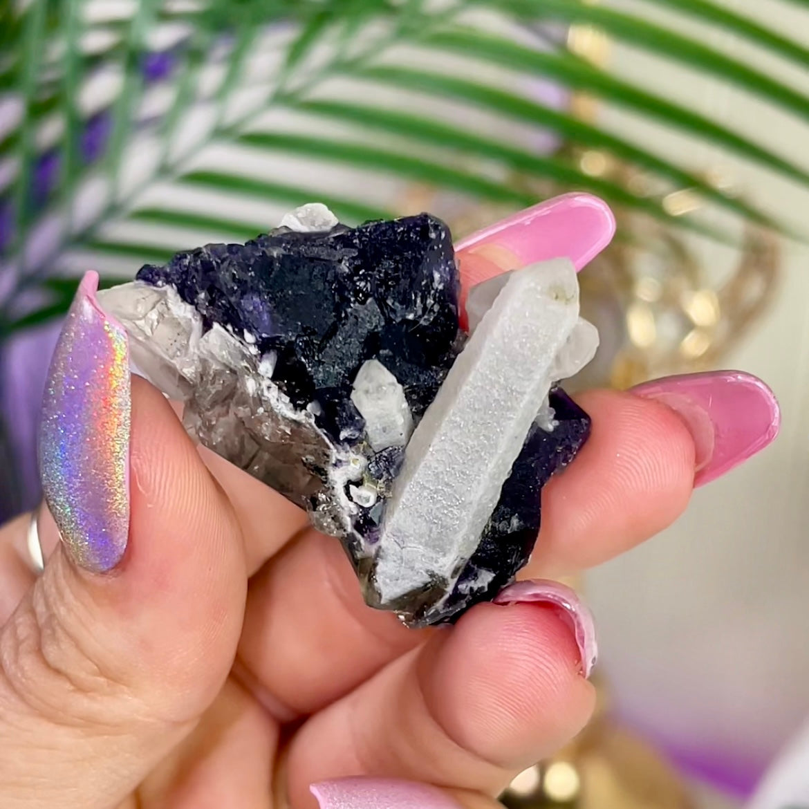 UV Reactive Fluorite on Quartz