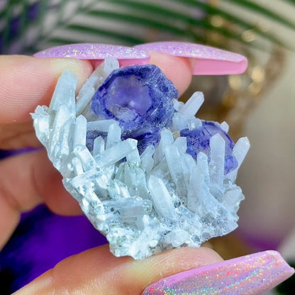 UV Reactive Fluorite on Quartz