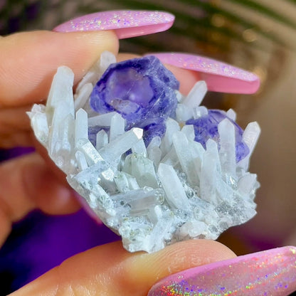 UV Reactive Fluorite on Quartz