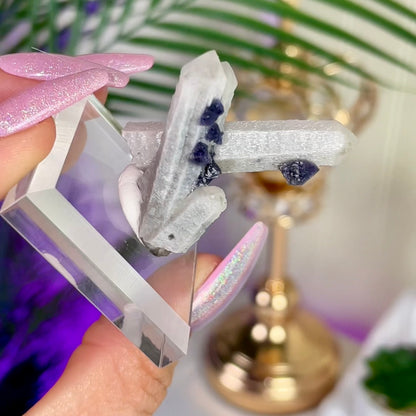 UV Reactive Fluorite on Quartz