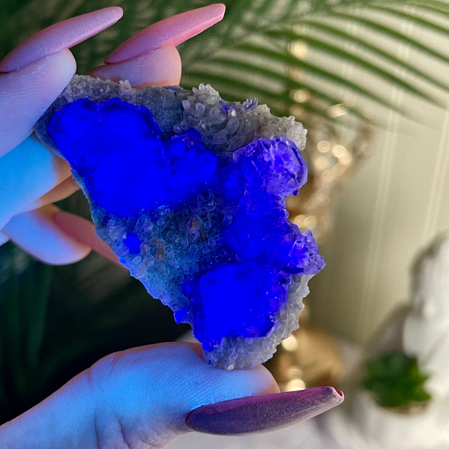 UV Reactive Fluorite on Quartz