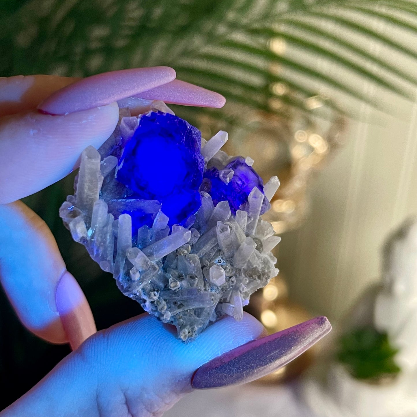 UV Reactive Fluorite on Quartz