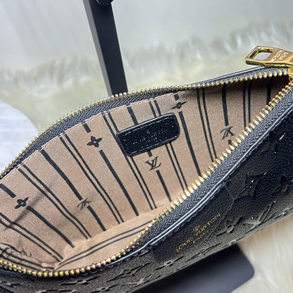 LU small black bag