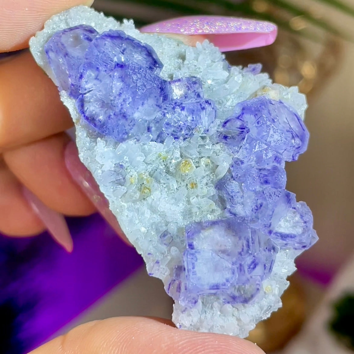 UV Reactive Fluorite on Quartz