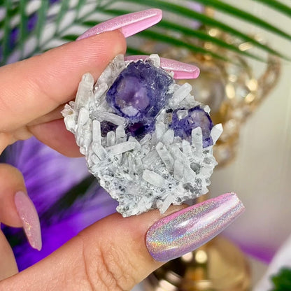 UV Reactive Fluorite on Quartz